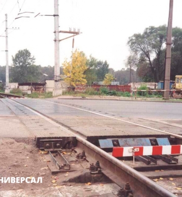 Железнодорожный переезд на резино-кордовом покрытии на Краснопутиловской ул., 2003 г.