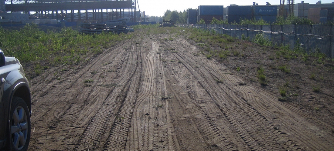 Строительство железной дороги (ось будущей трассы) ЗАО «ЮИТ Санкт-Петербург», 2014 г.